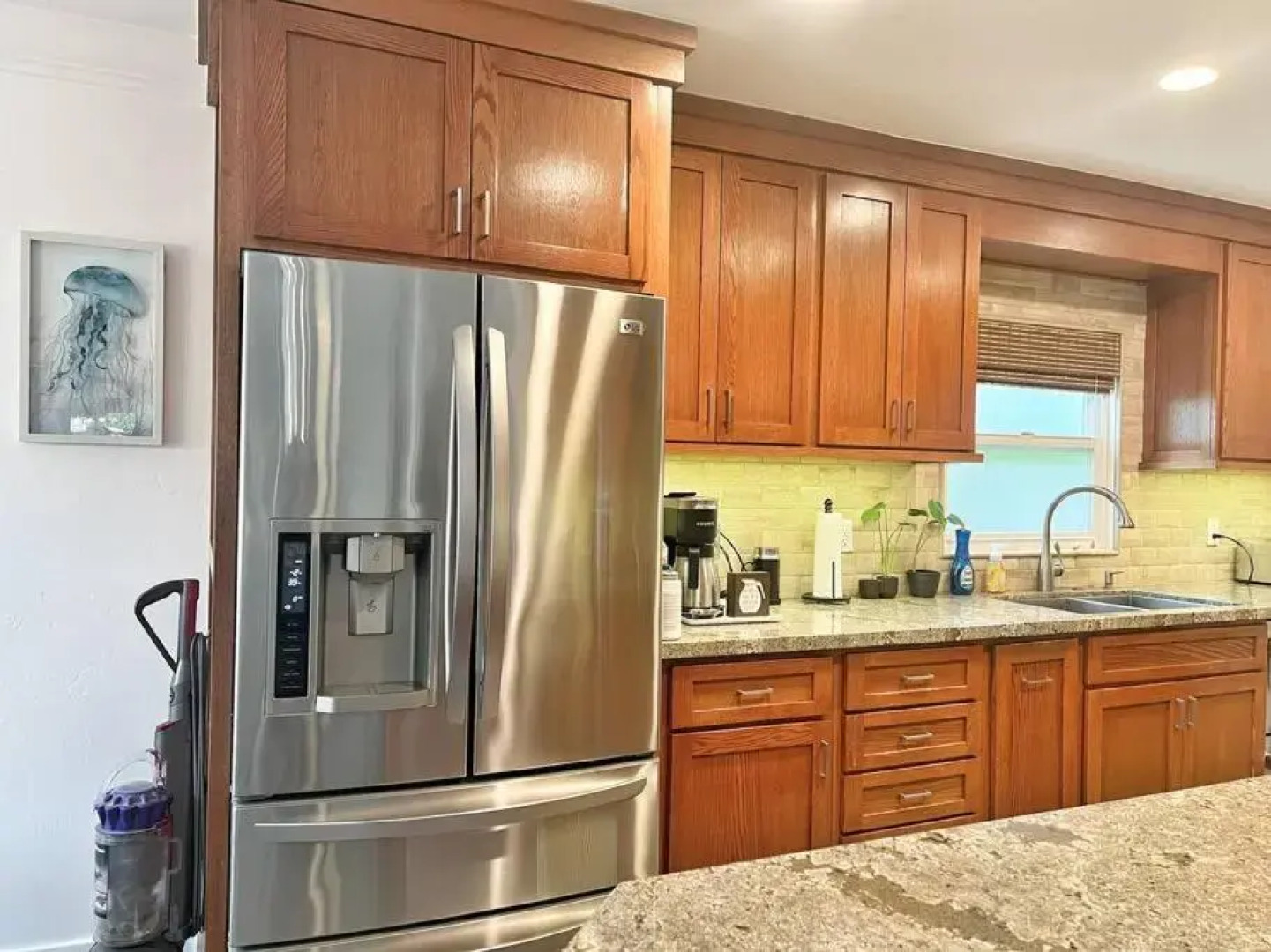 Cute Home 7 Blocks To Beach . Xbox . Bikes . Pets