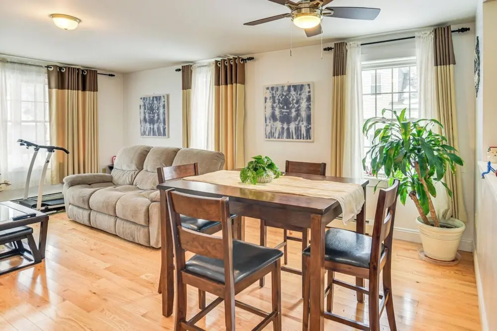 1 Mi to Downtown & Palladium: Worcester Getaway!