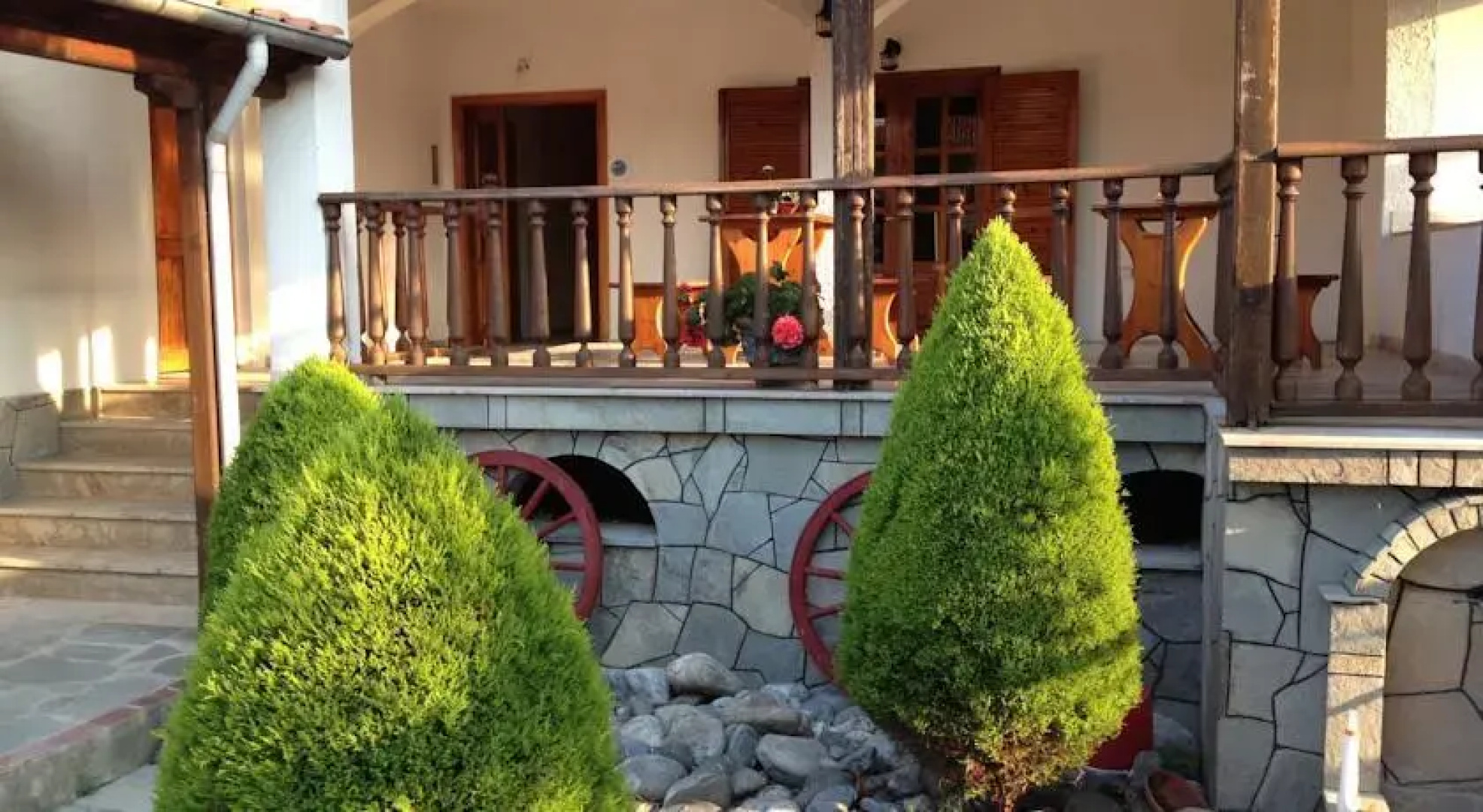 Menis Haus