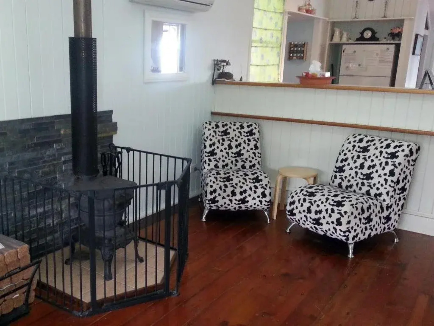 Montville Holiday House