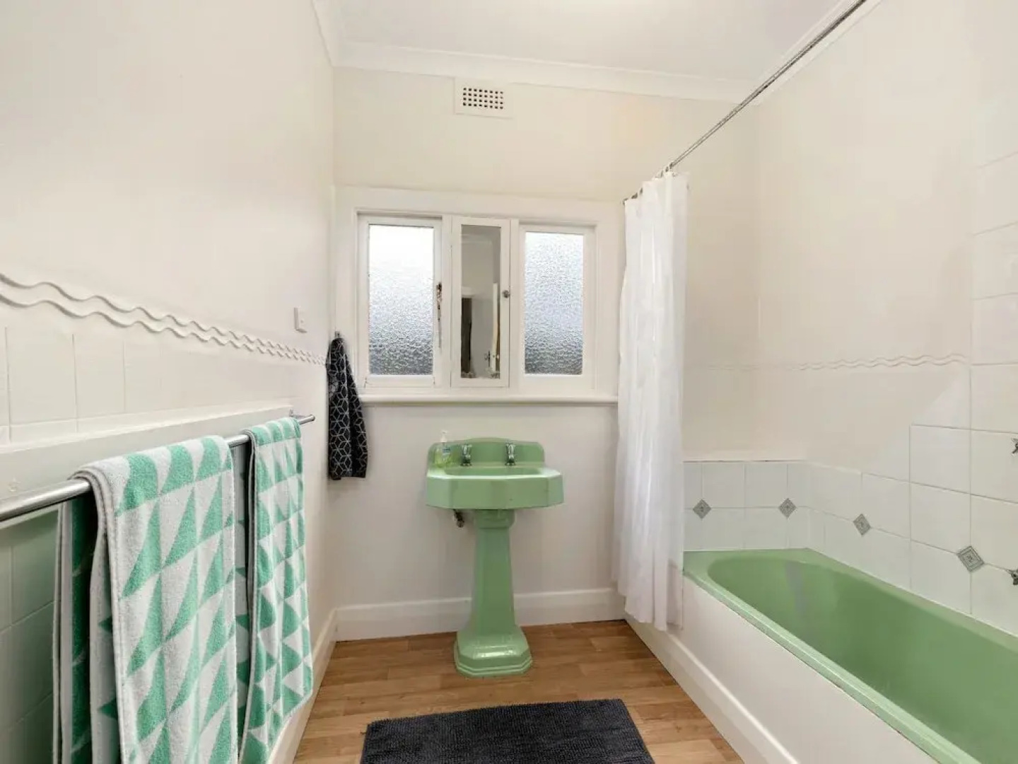 Vintage Sunrise - Pet Friendly (Outside Only)