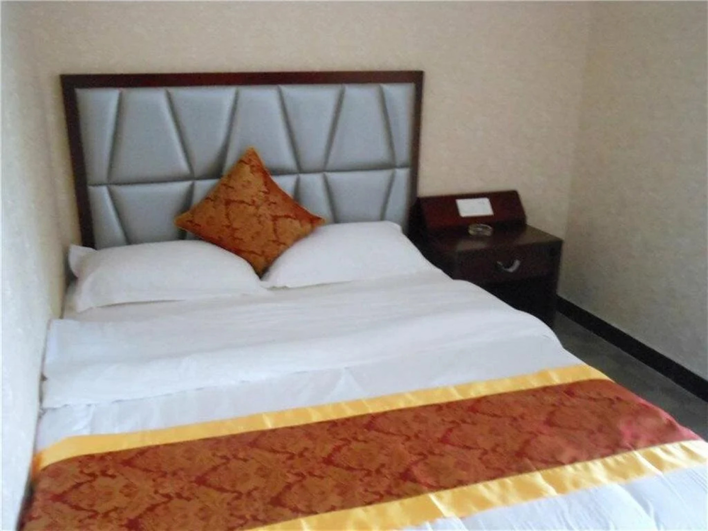 Huijing Business Hotel