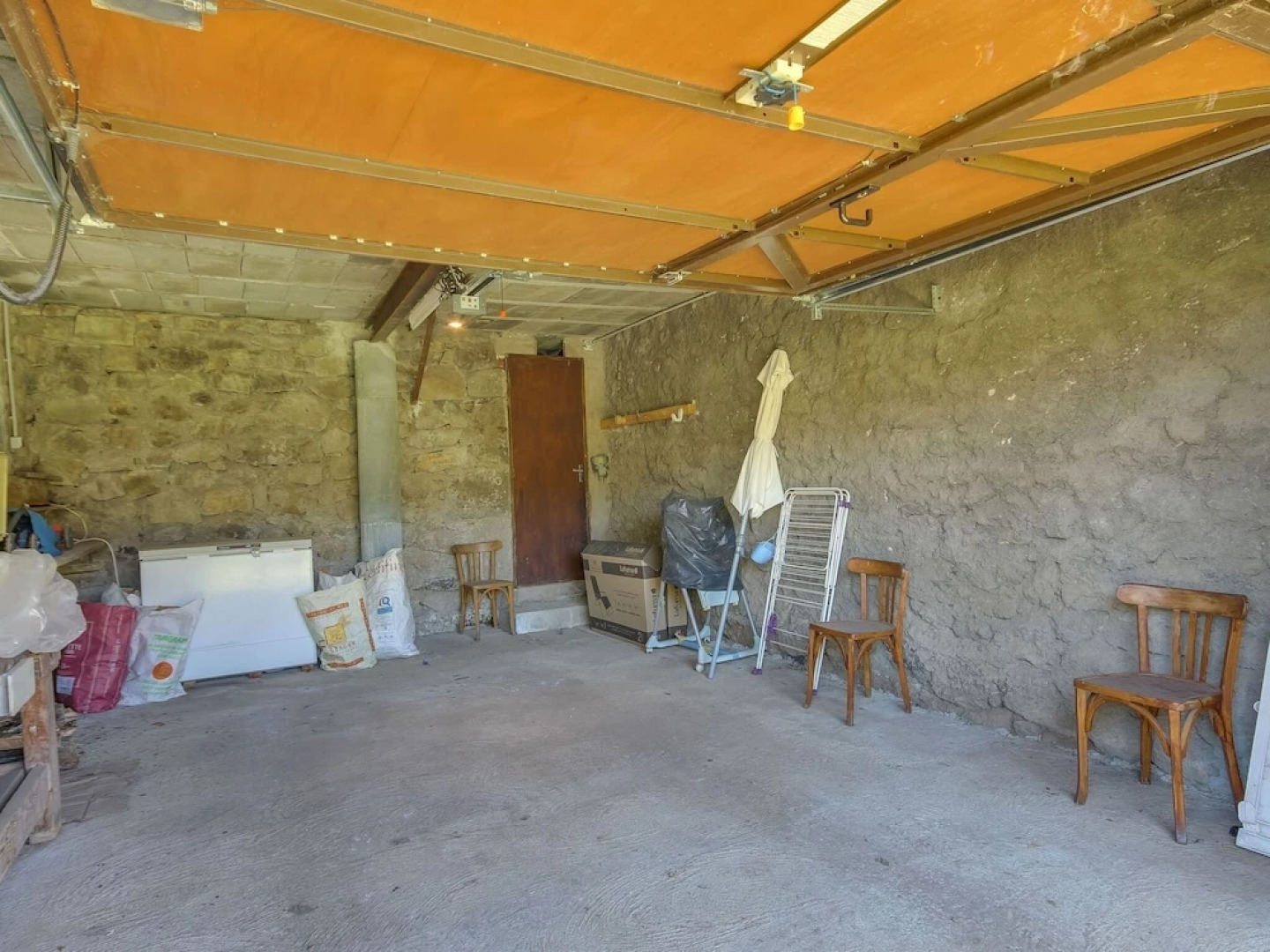 Spacious Holiday Home near Forest in Auvergne