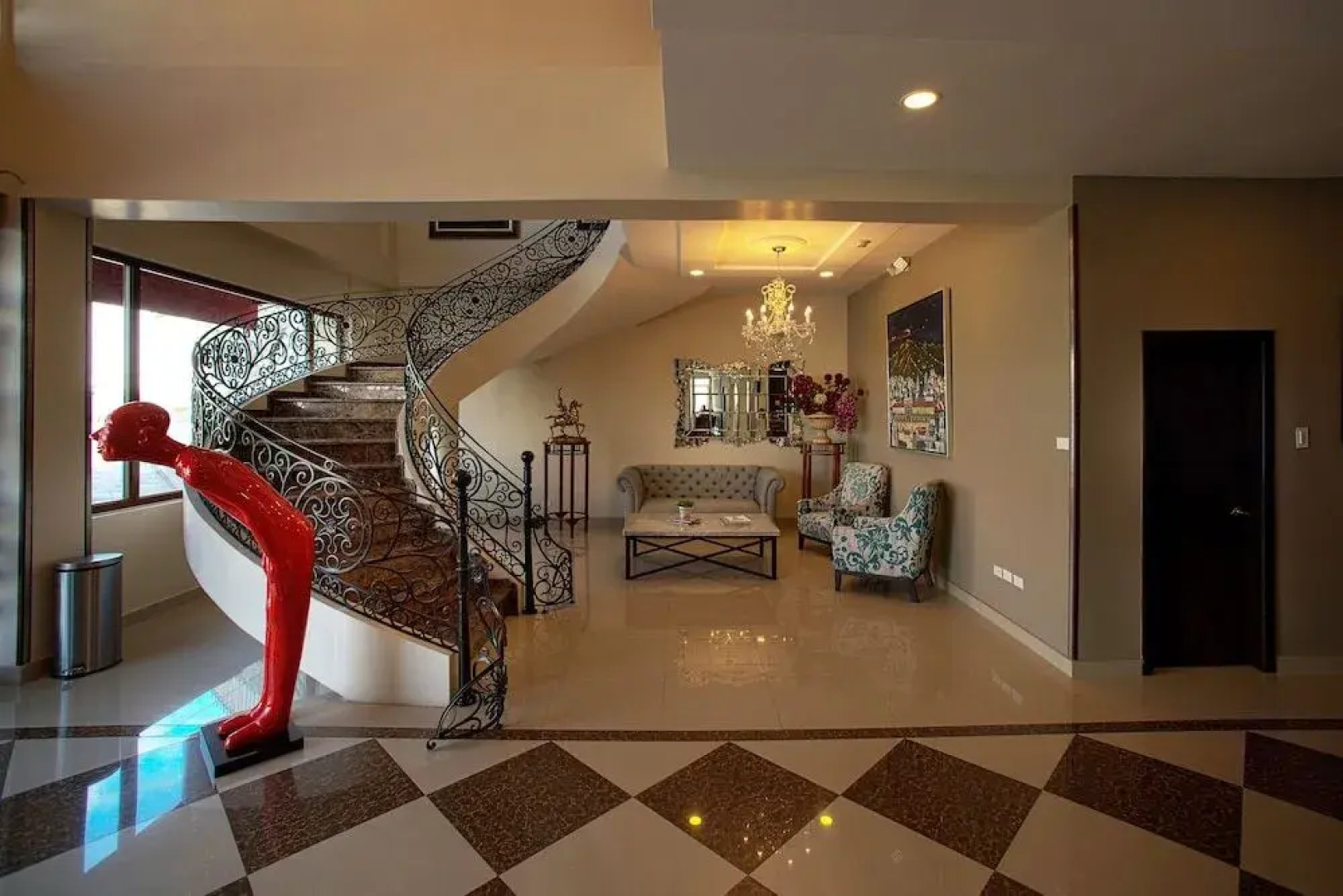 Quindeloma Art Hotel And Gallery