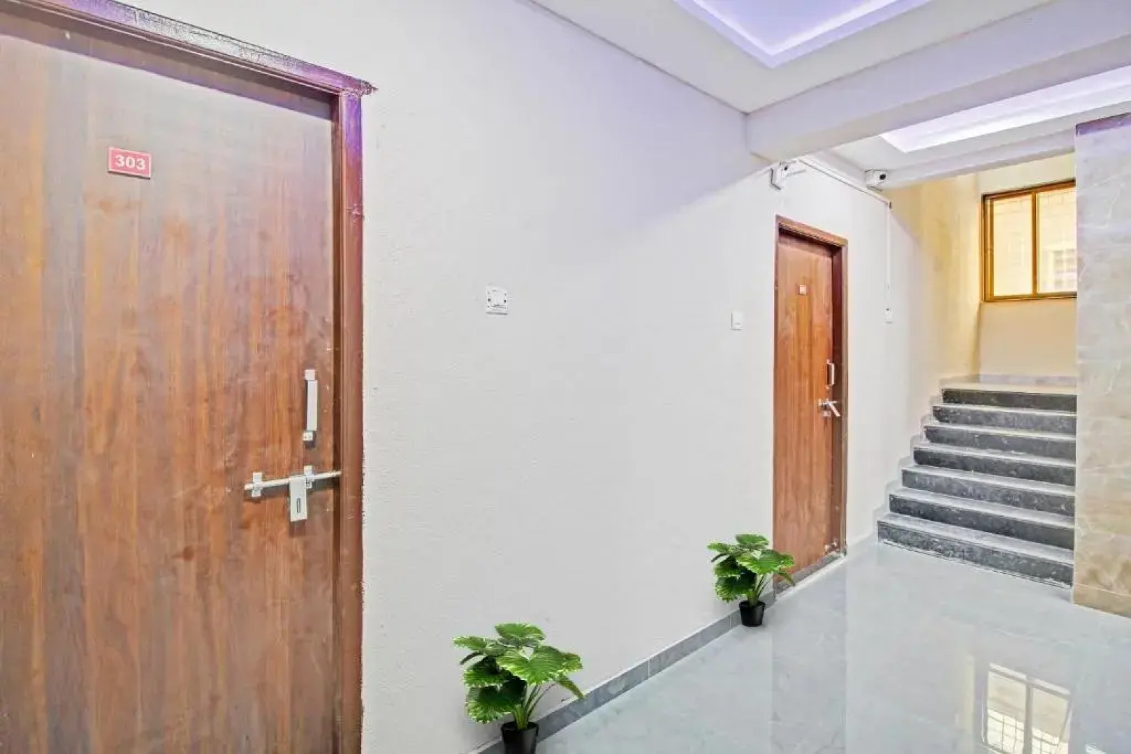 Oyo Flagship 93292 Hotel White House