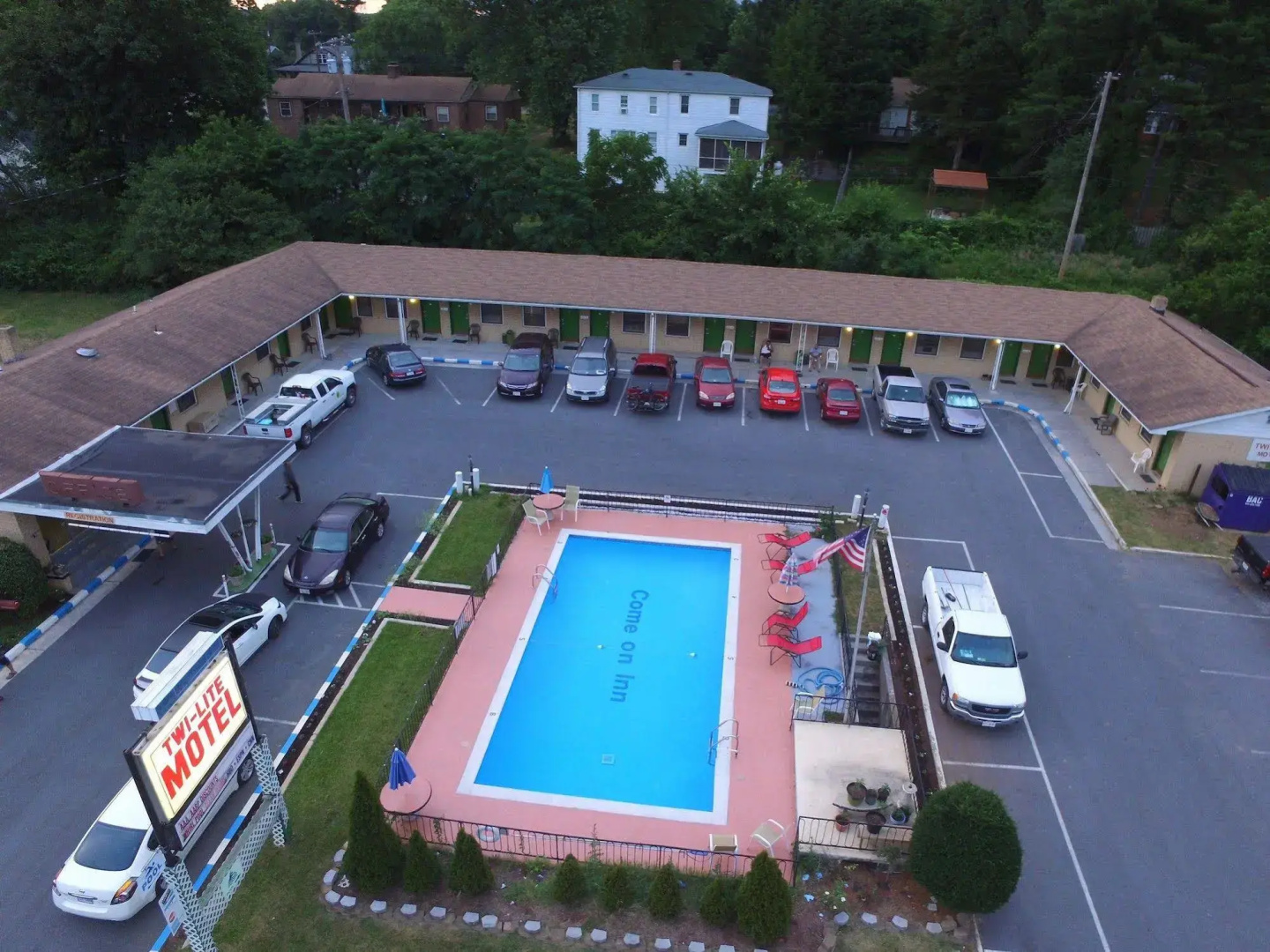 Twi-Lite Inn