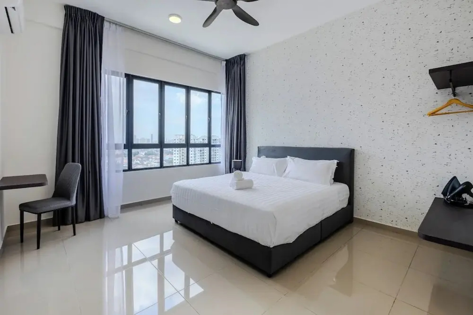 Sunshine Residence Suites