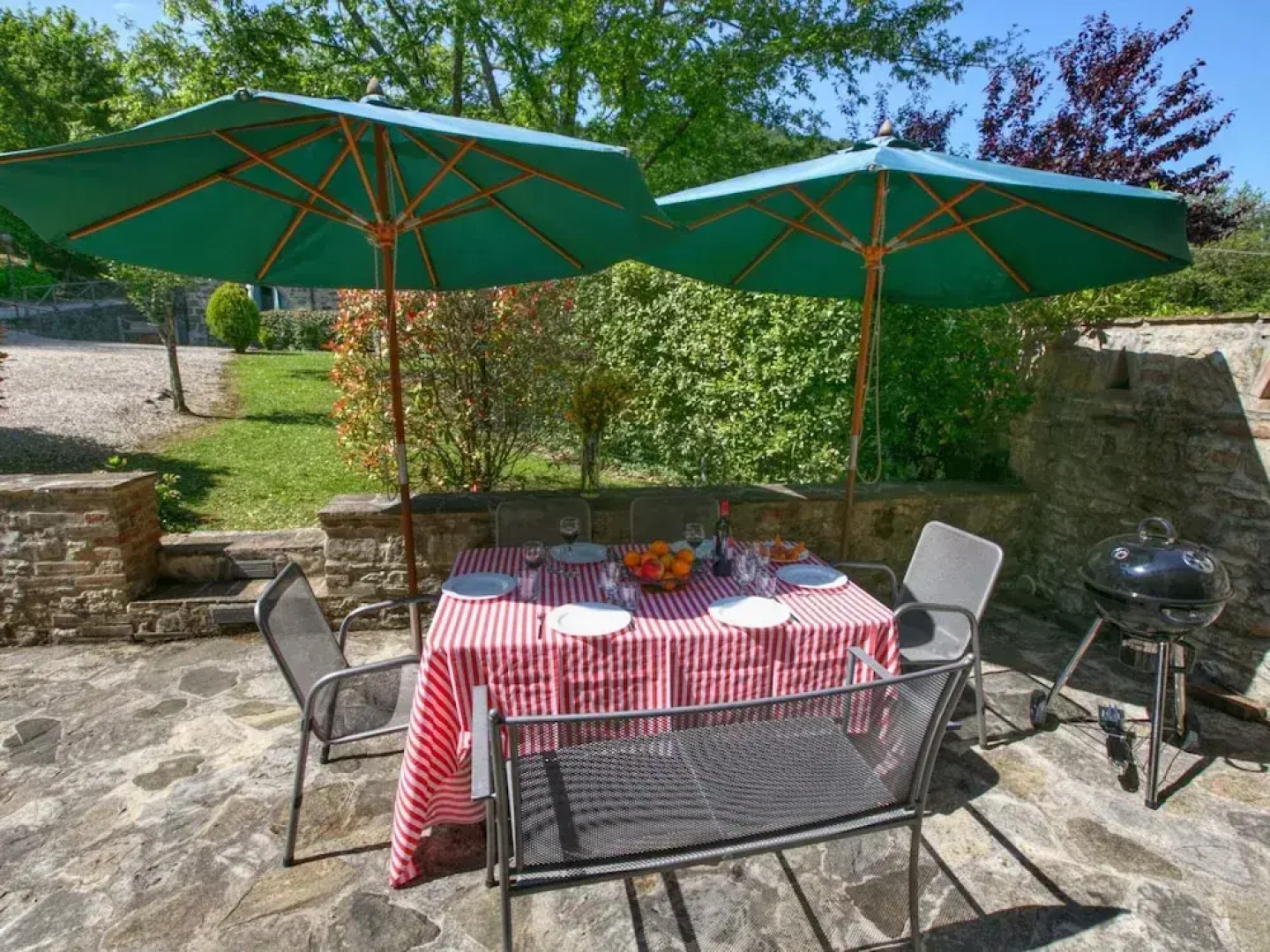 Holiday House Overlooking Lake Near Tuscany