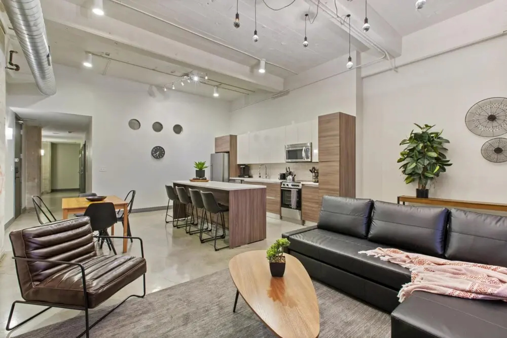 Downtown Dallas Apartments by Hosteeva