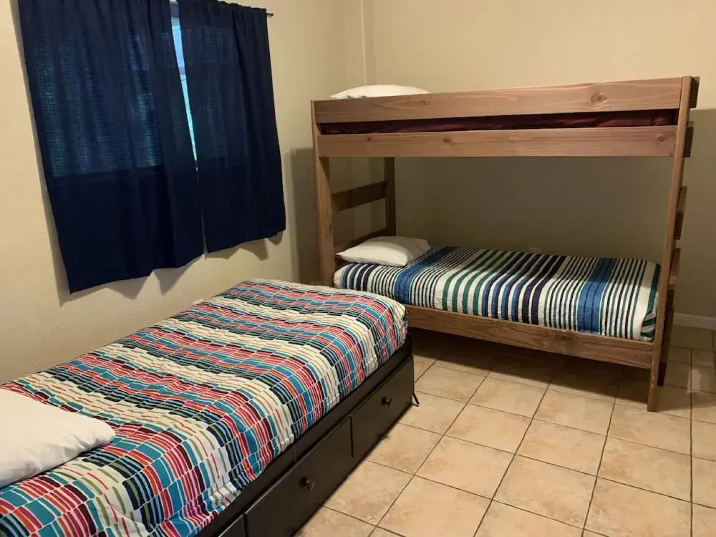 Cowboy Lodge Rr94404 #4 4 Bedroom Home by RedAwning