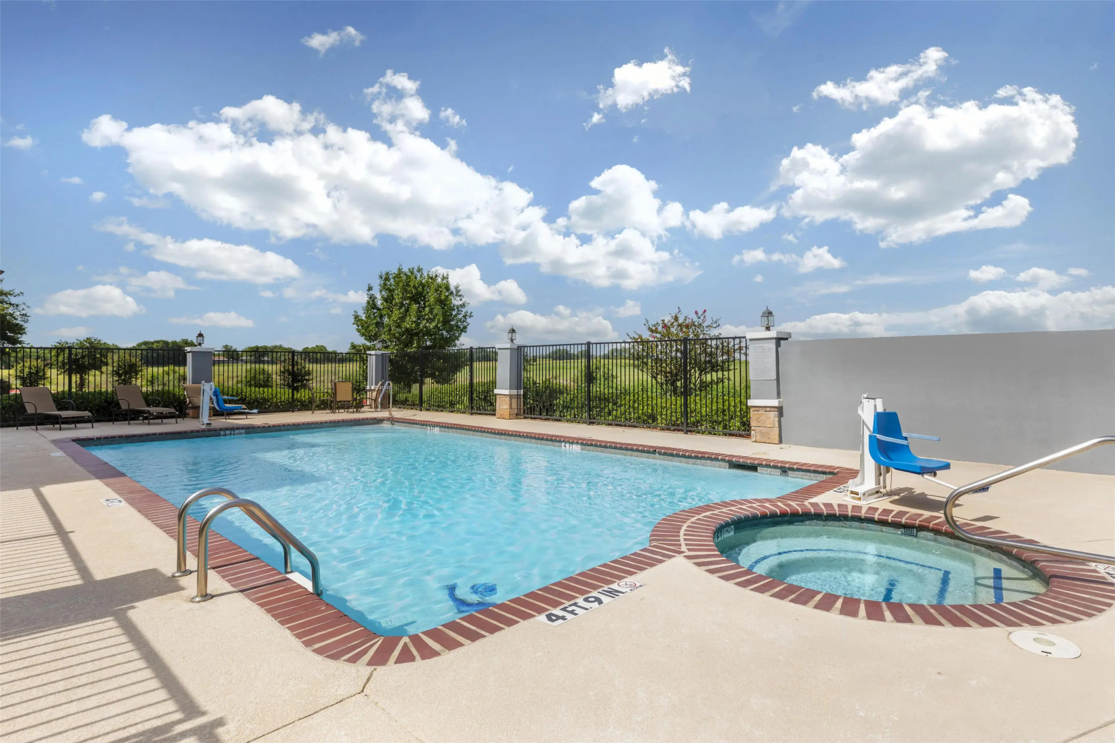 Best Western Plus Fort Worth Forest Hill Inn & Suites