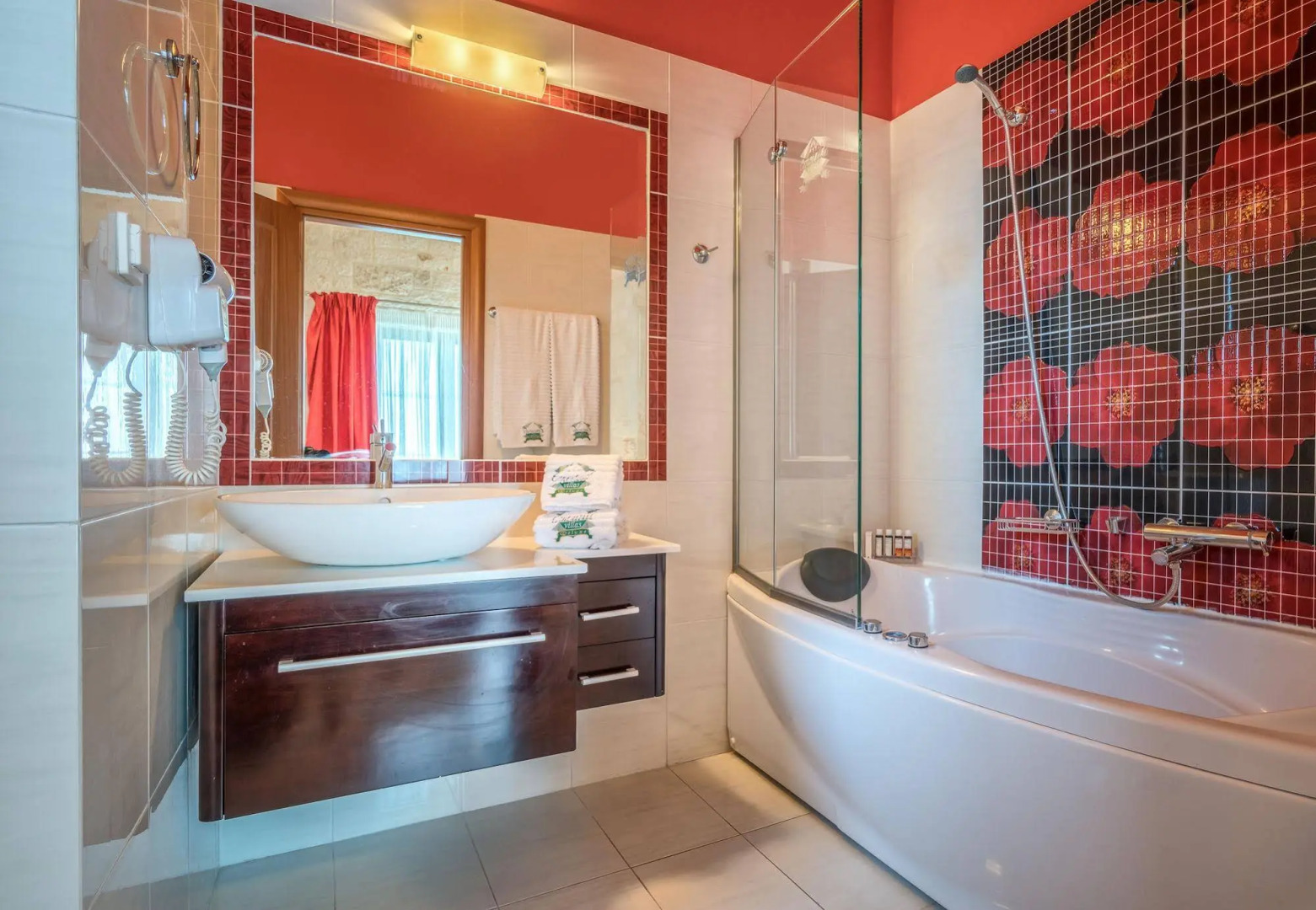 Emerald Deluxe Villas