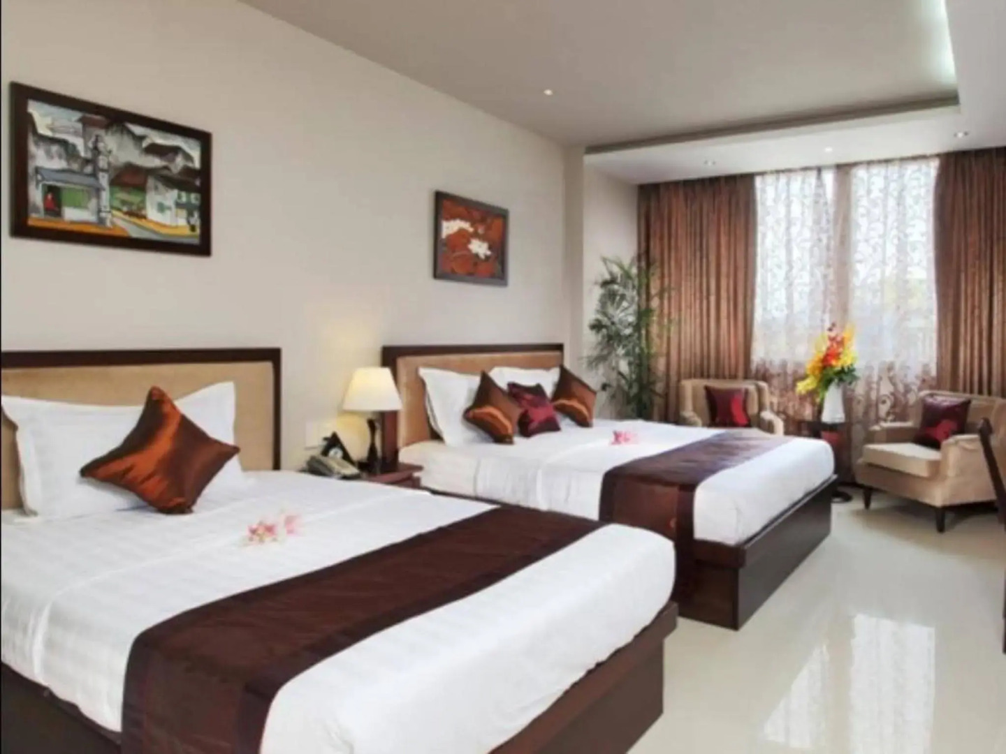 The Noble Swan Central Dong Du Hotel