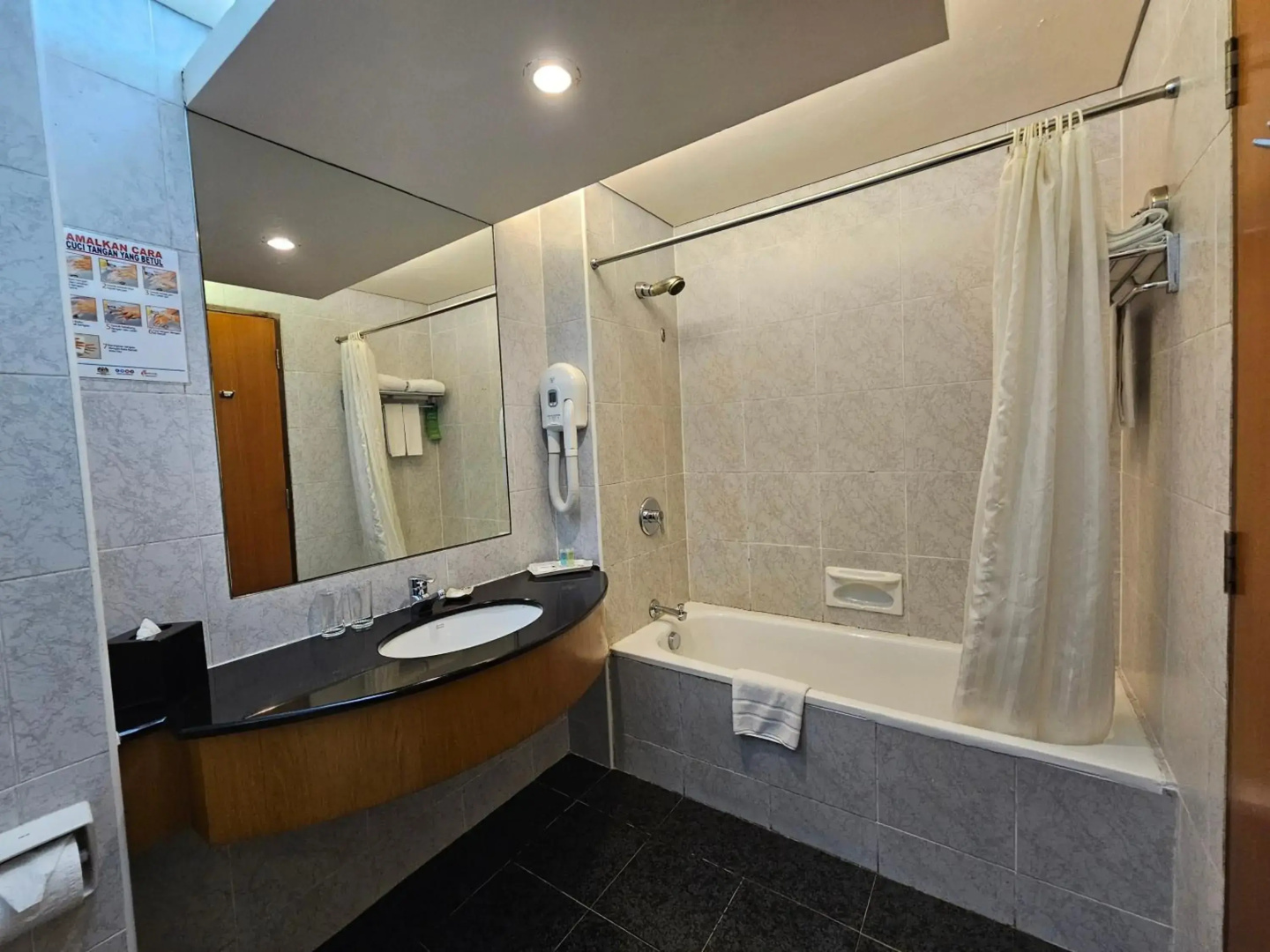 Parkcity Everly Hotel