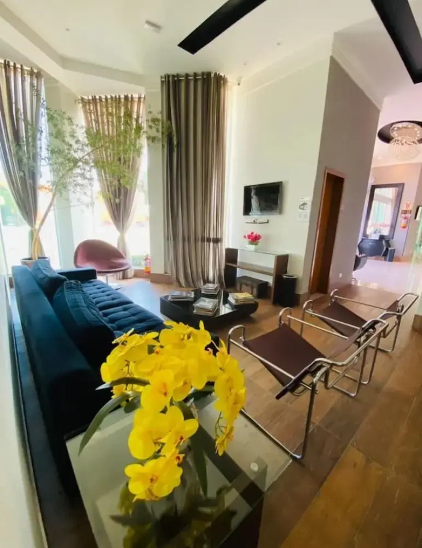 Shelton Palace Hotel