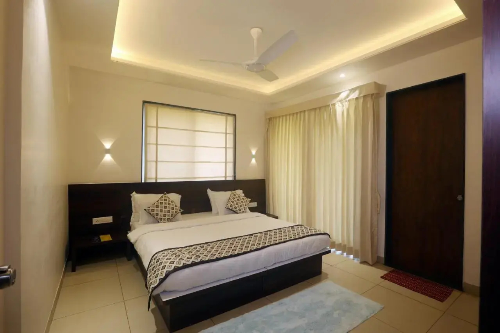 D Clouds Pure Veg, Gaganbawada