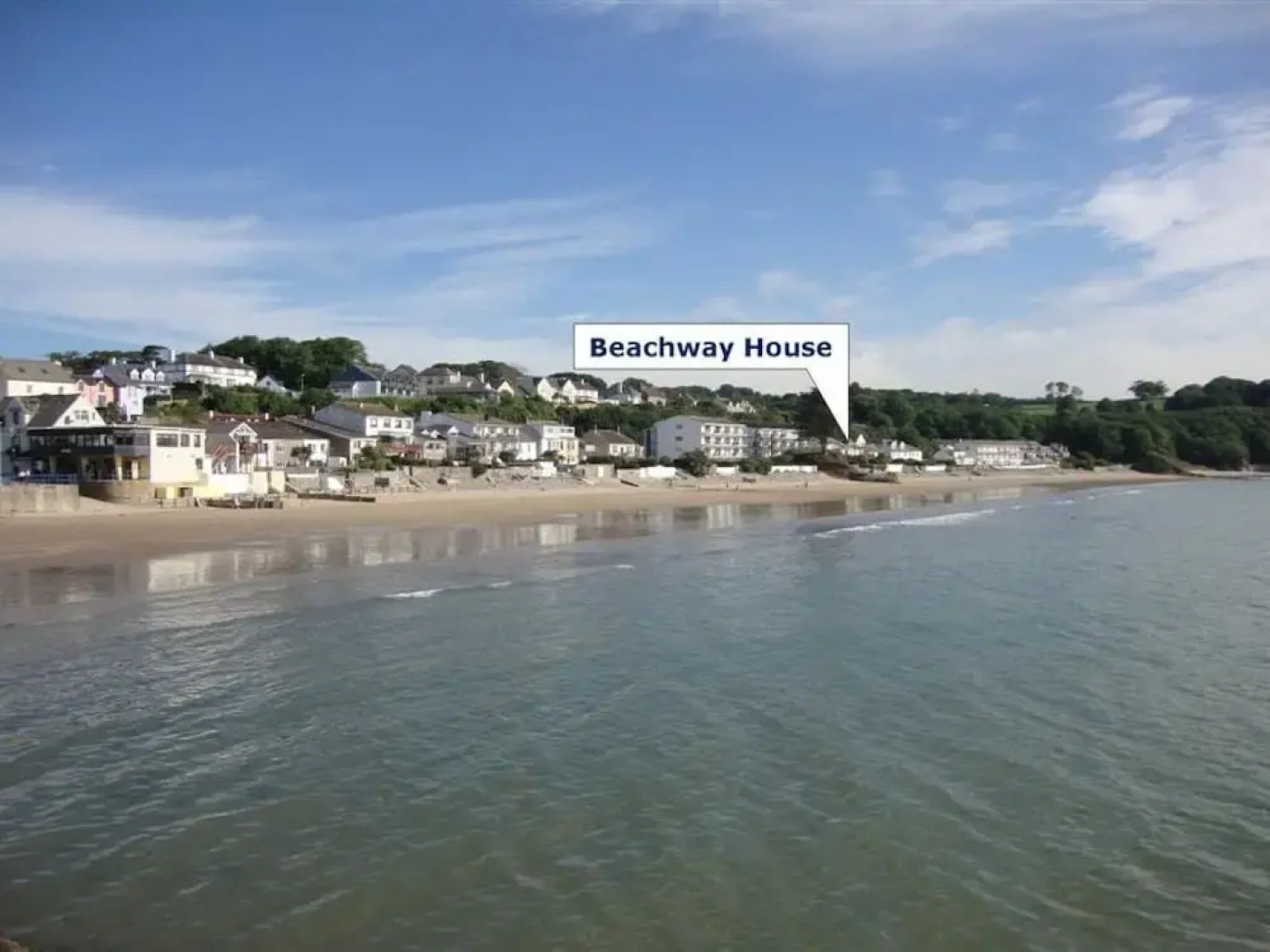 Wonderful Holiday Home With Beautiful Views and Sliding Doors to a Luxury Terrace