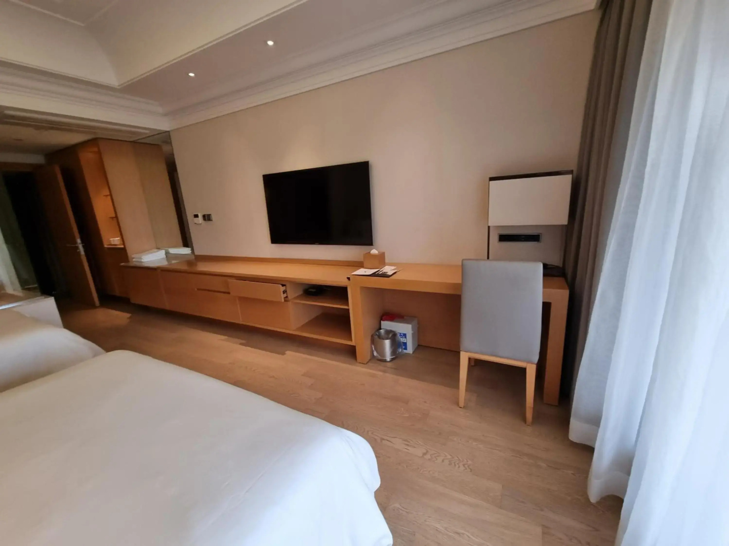 Pine Grove Hotel