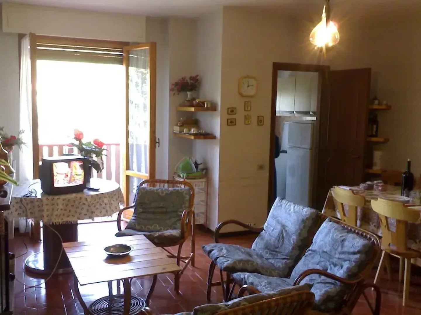 6guests-skiing-mountainviews-fireplace-freeparking