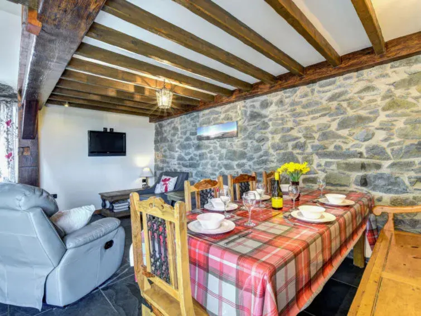 Holiday Home Sgubor y Rhyd