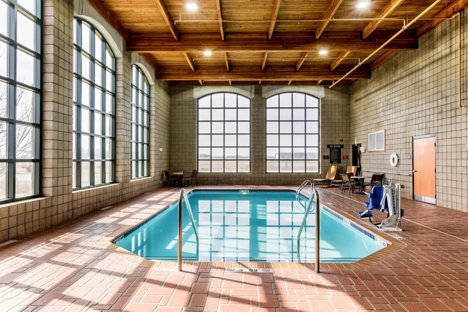 Holiday Inn Express & Suites Cedar Falls - Waterloo by IHG