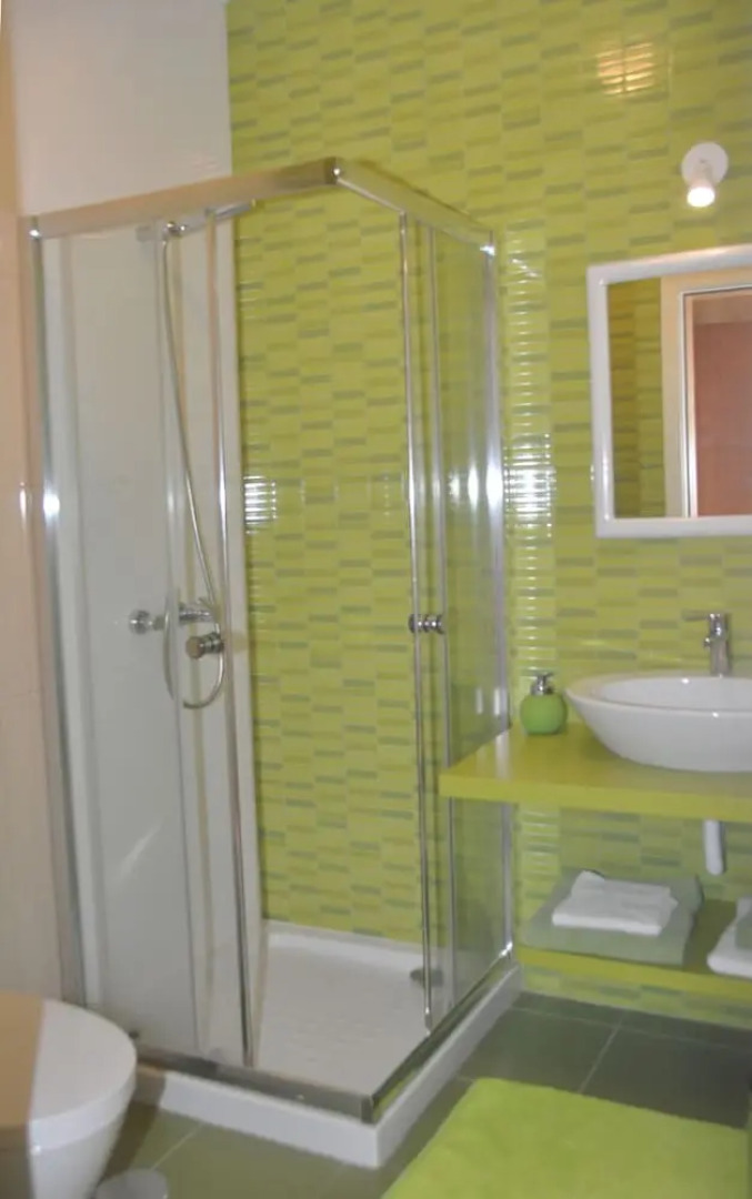 Room-paradise is Real at Vale Martinho Z