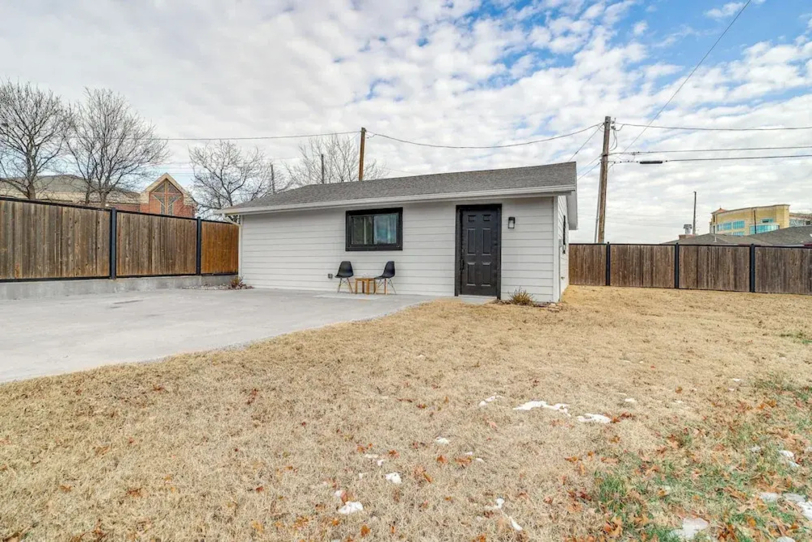 Central & Modern Studio w/ Workspace in Owasso!