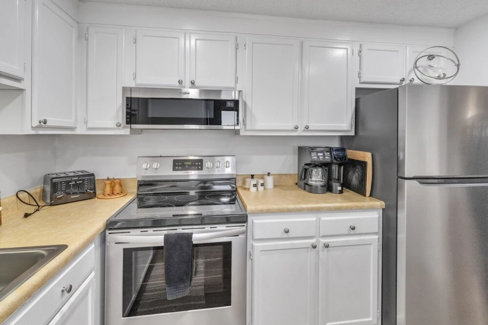 Handsome Condo, View in Sugar Mountain, Heated Pool & Jacuzzi by RedAwning