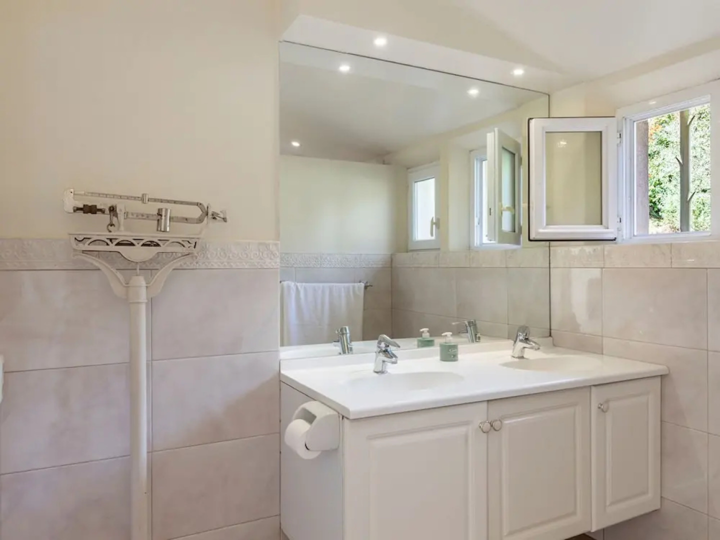 South French Air-conditioned Villa With Heated Pool and Panoramic Views