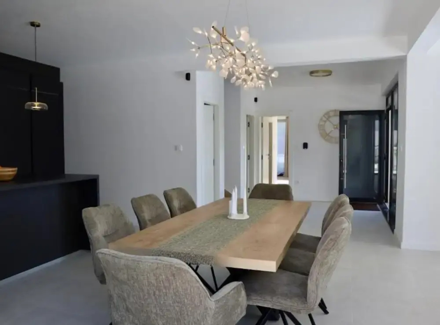 Sunset Villa Aves With Pool, Gym and Sauna