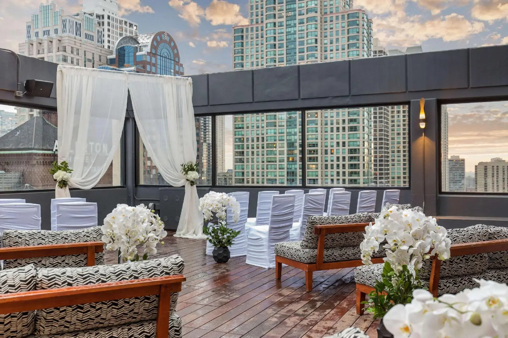 The Chicago Hotel Collection Magnificent Mile Hotel & Suites 