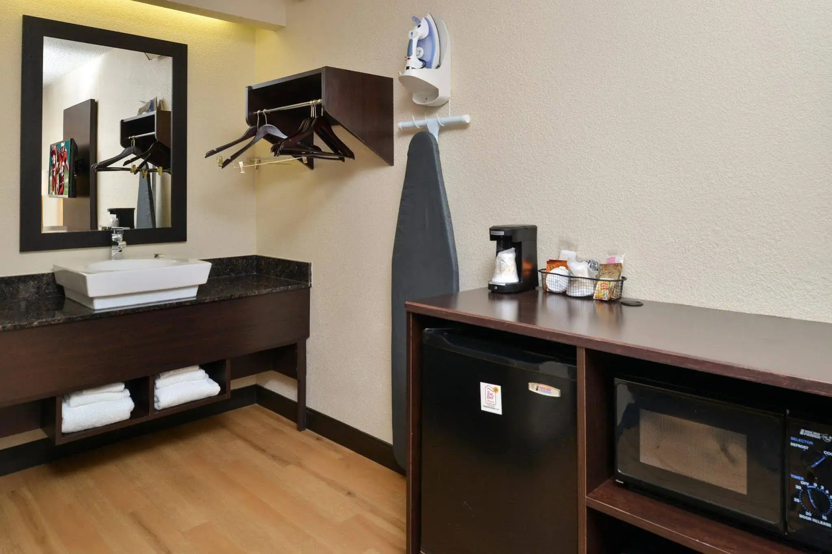 Red Roof Inn PLUS+ Secaucus - Meadowlands - NYC