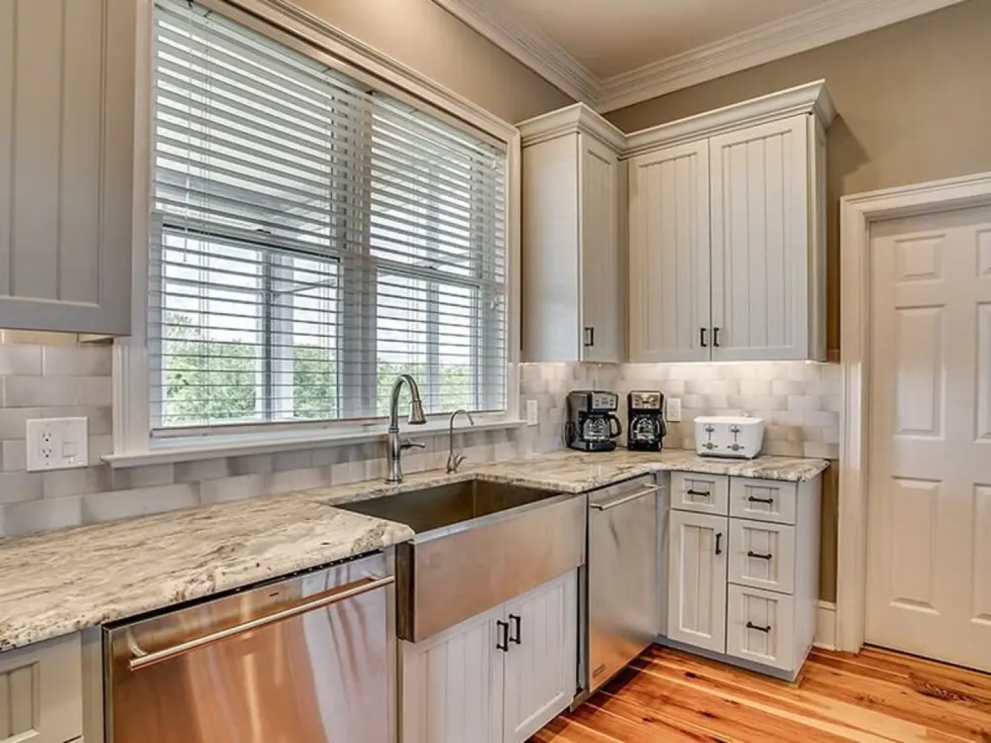 112 Tolater 8 Br Home by RedAwning