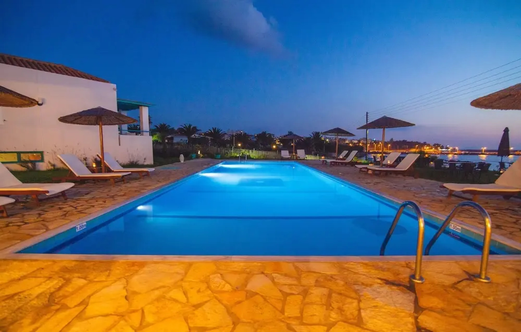 Kyparissia Blue Luxury Rooms & Suites