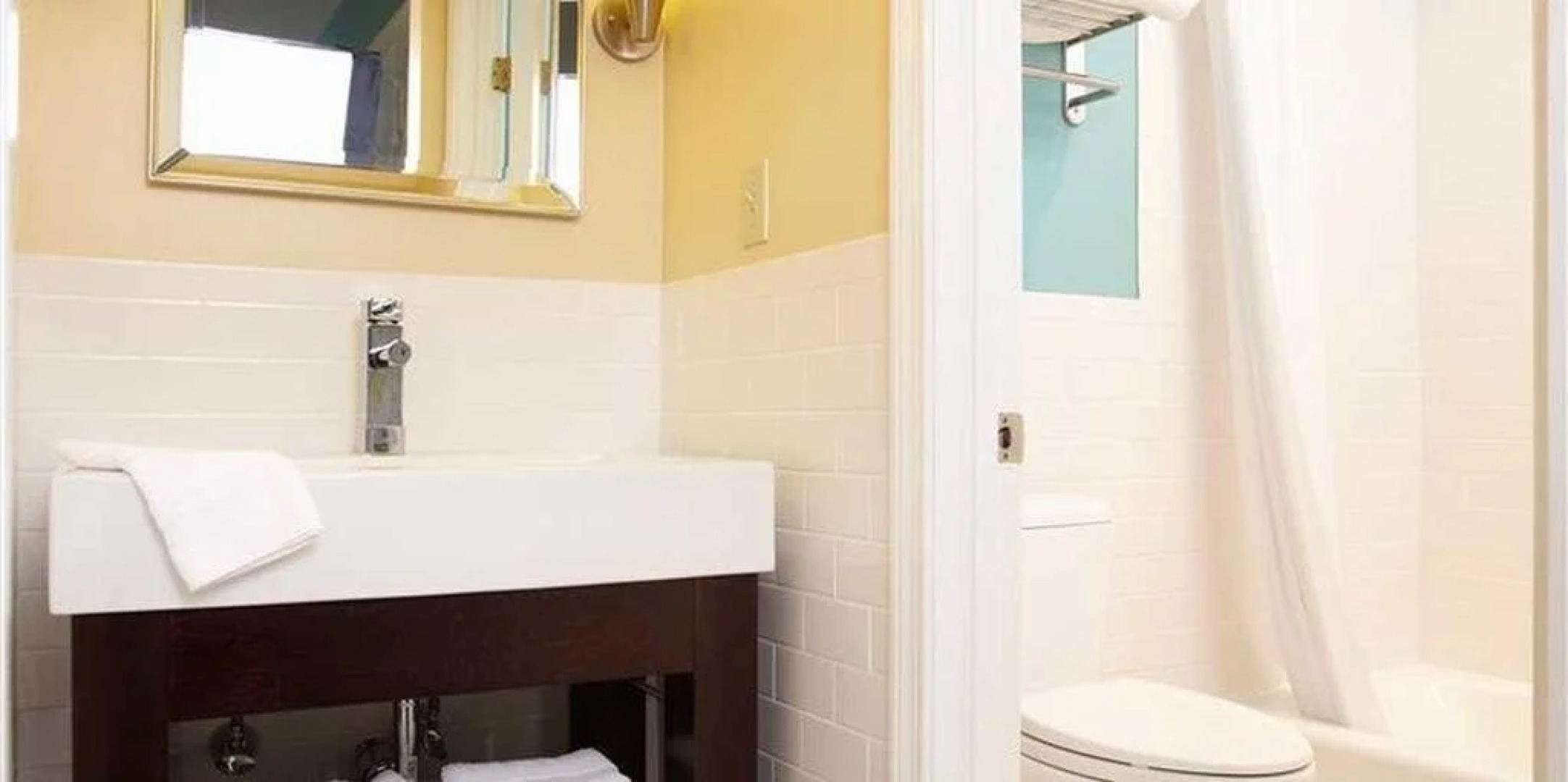 Breezeway Boutique Hotel