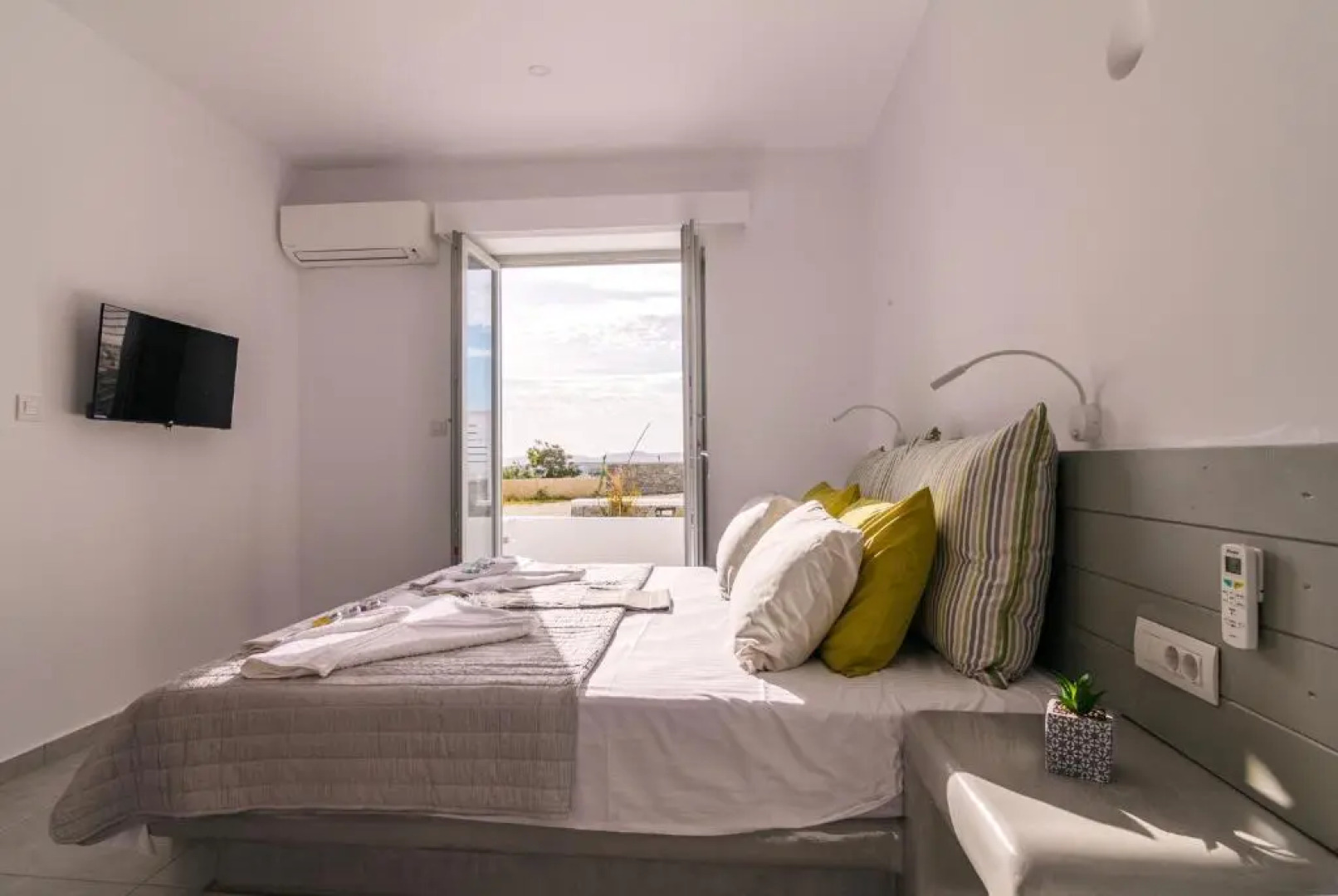 Olive Garden Luxury Resort - Pool & Seaview Suite I - Aliki Paros