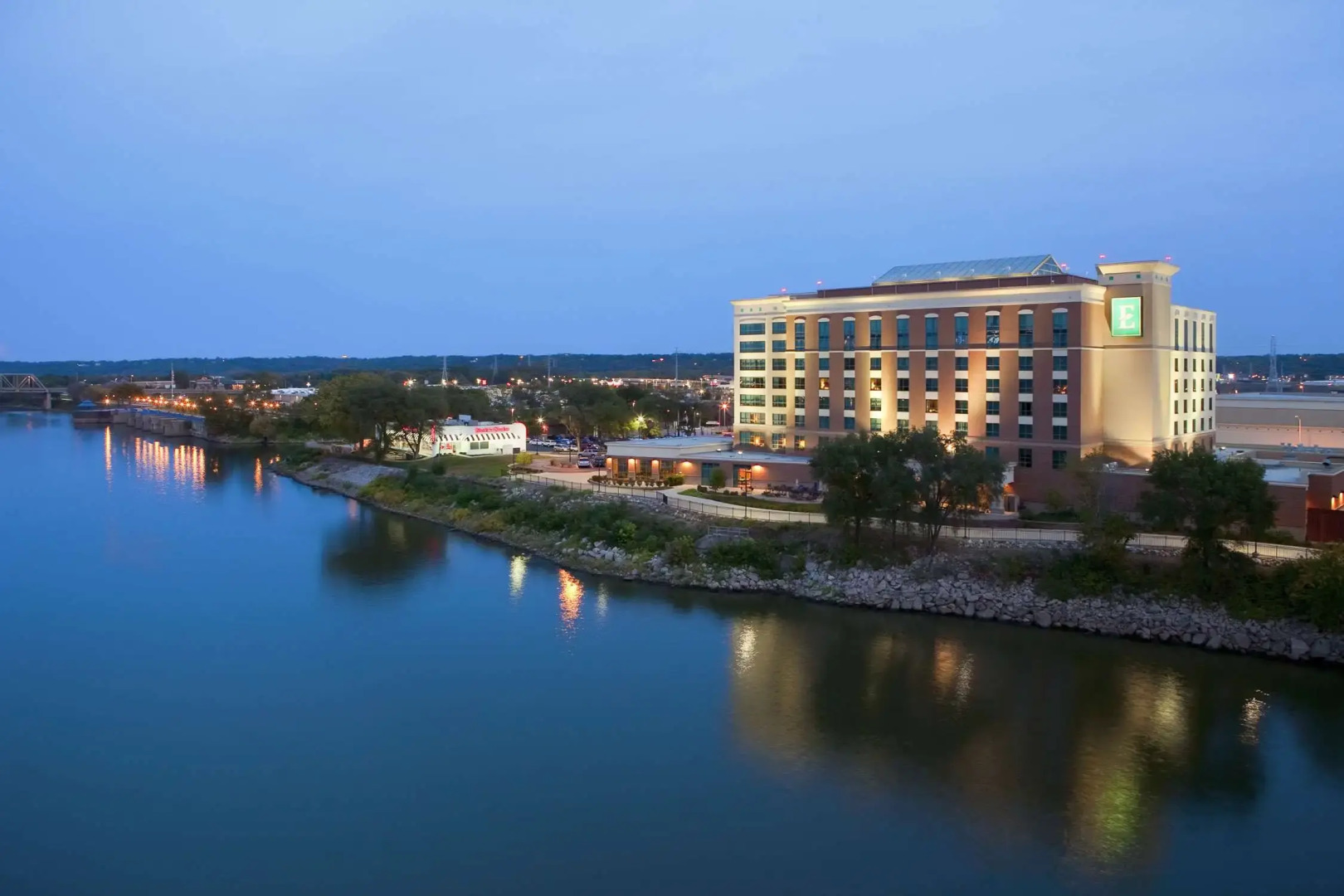 Embassy Suites by Hilton E Peoria Riverfront Conf Center