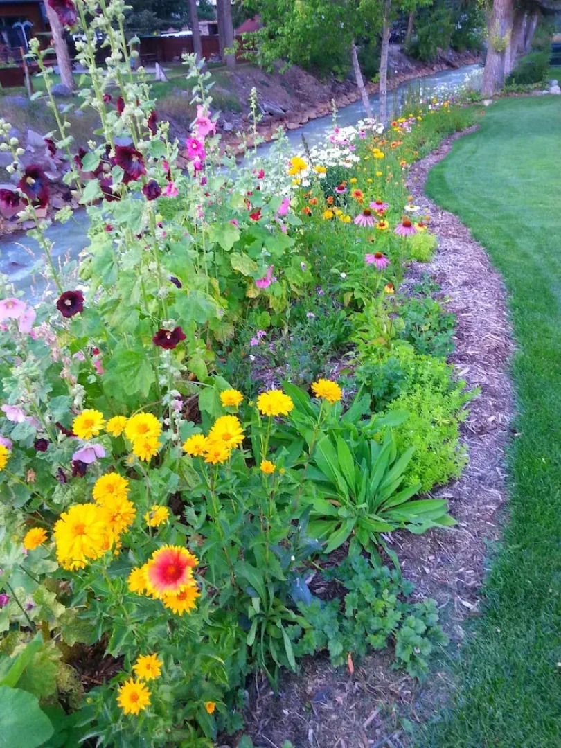 The River's Edge Motel Lodge & Resort