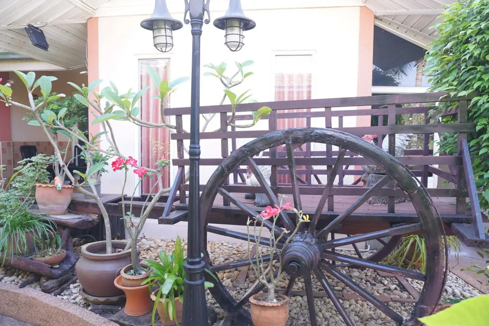 Thomas Udon Thai House Resort & Hotel