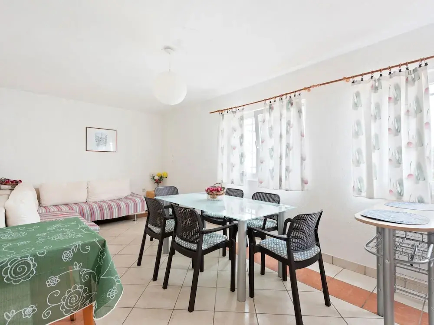 Comfortable Apartment With Large Covered Terrace