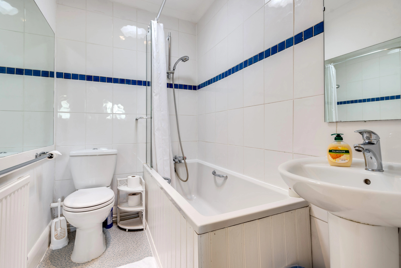 Spacious 1-Bedroom Flat with garden & free parking