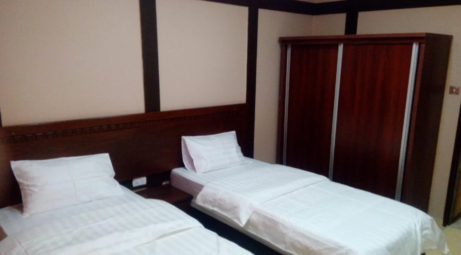 Al Fawanes Hotel Apartments