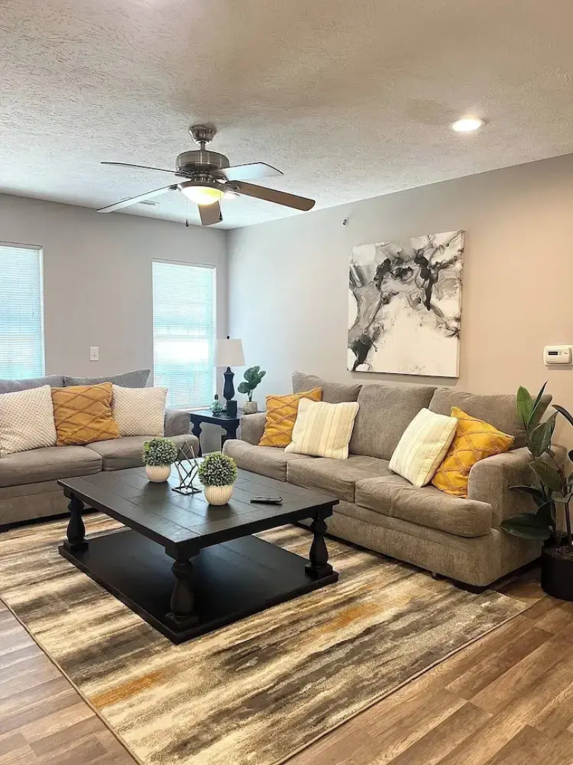 Fantastic Get Away Condo In Strongsville!