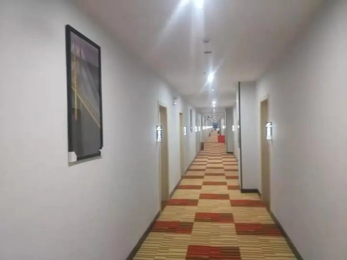 Shell Hotel Qinzhou Yangzhou Street Baishihu Park Wuyue Square