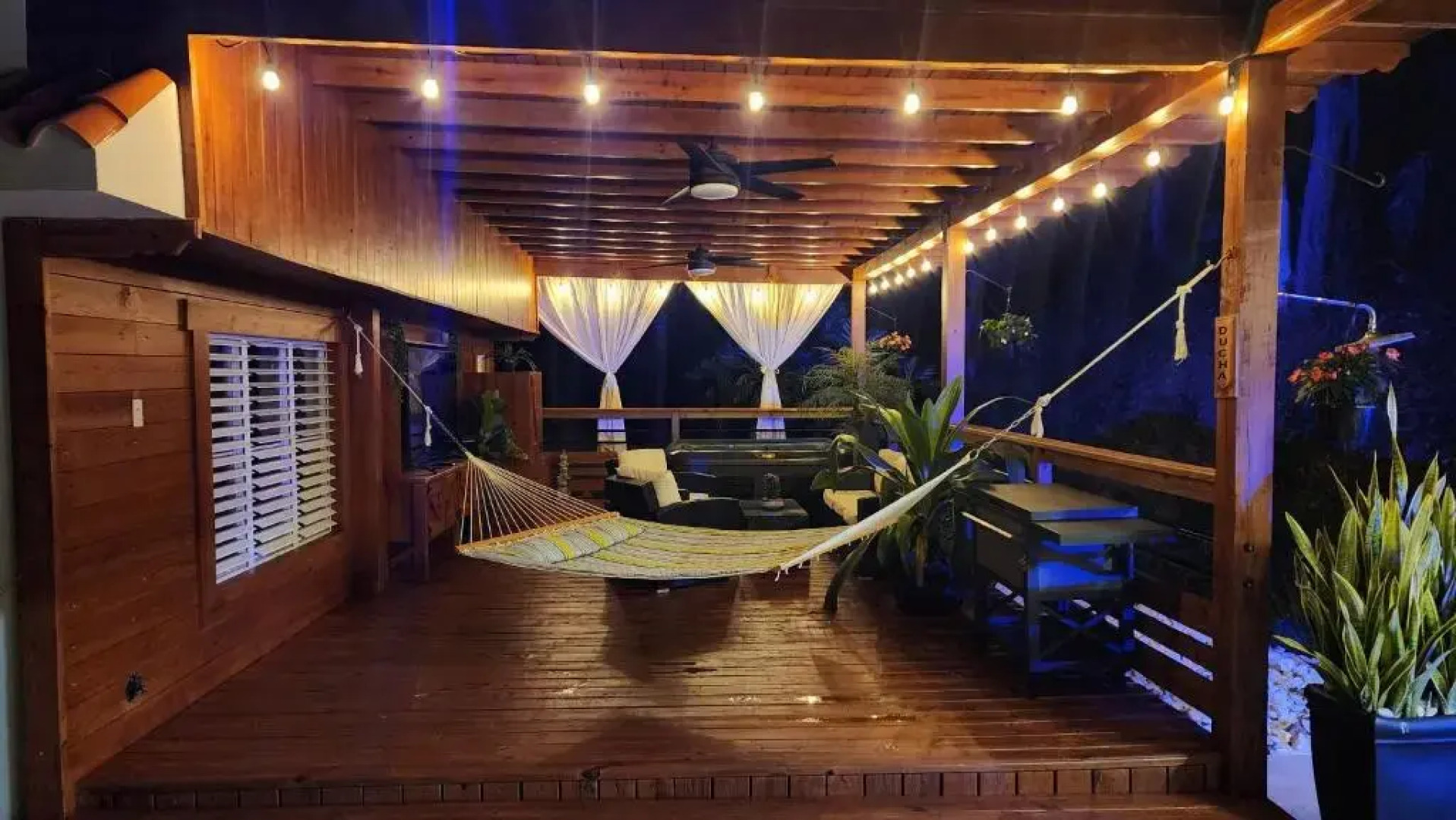 Palm's Luxury Suite with Private Jacuzzi