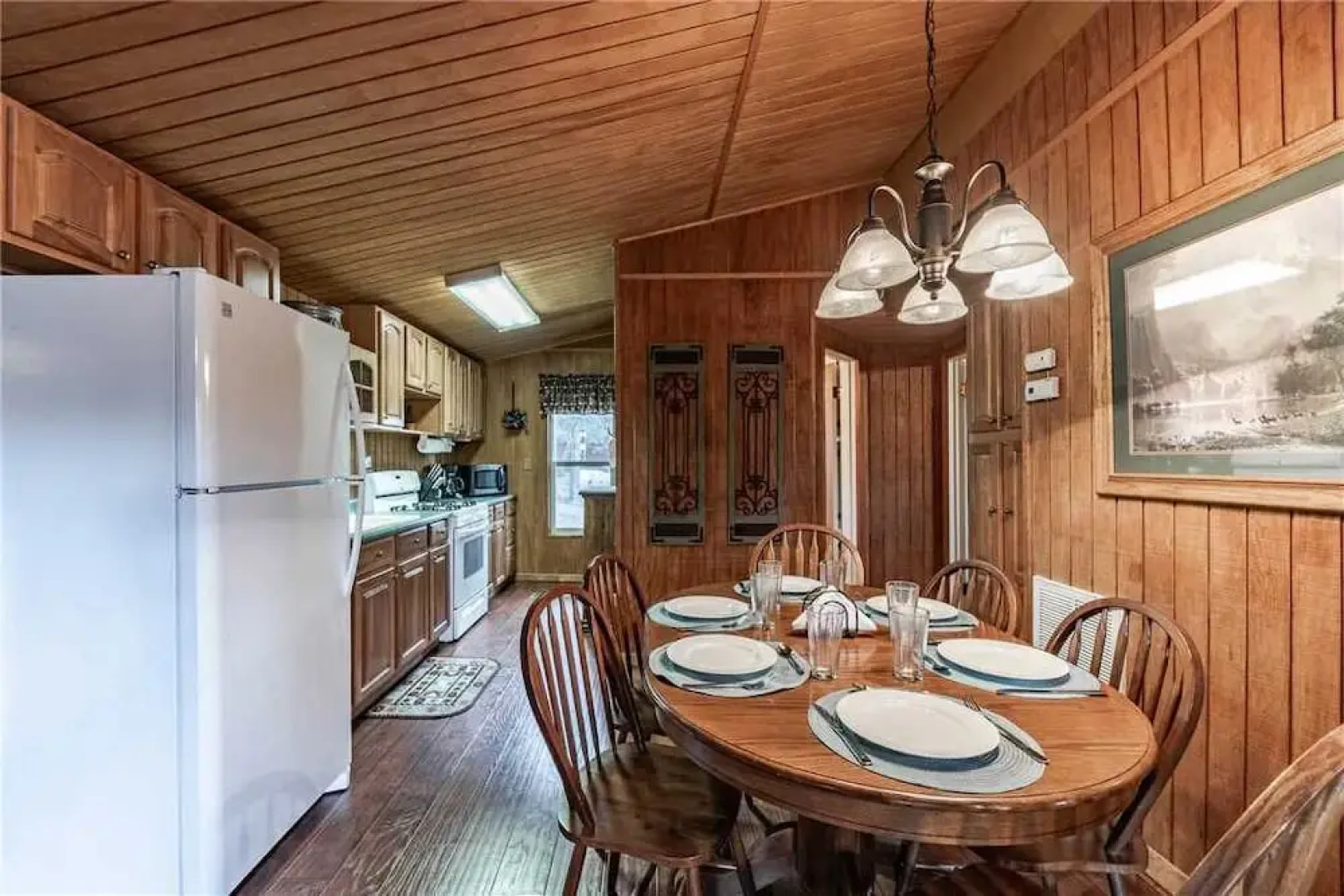 Wild Horse Retreat - Two Bedroom Cabin with Hot Tub