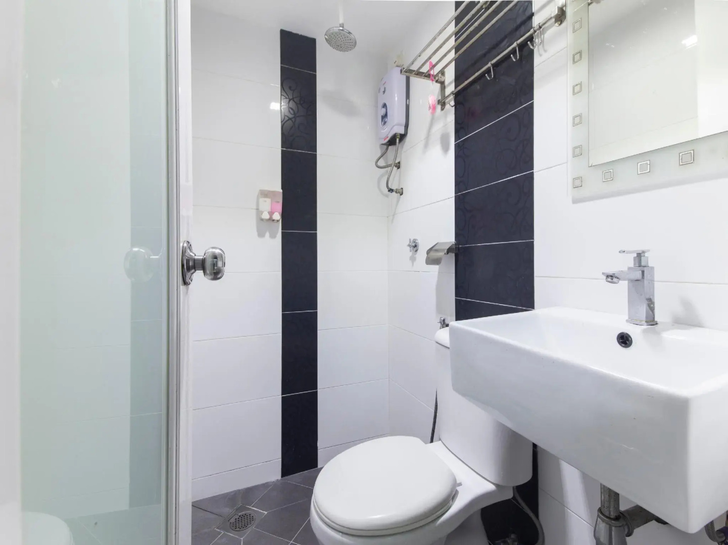 OYO 90296 Red Orange Hotel Port Klang