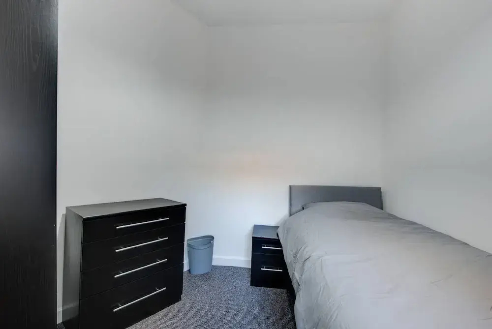 Self Check-In Town House in Barnsley Town Centre