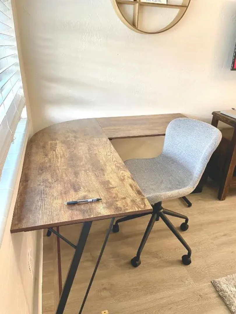 Comfy BNB w/ King Bed + Work/Travel + Beach 8 Min