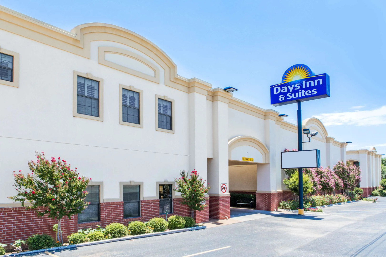 Days Inn & Suites by Wyndham Big Spring